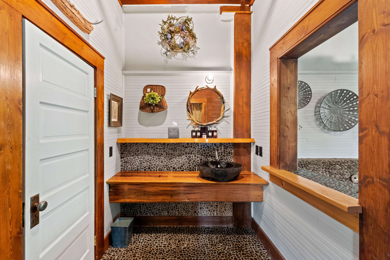 Bathroom 5, Mccloud Mercantile Hotel, Siskiyou