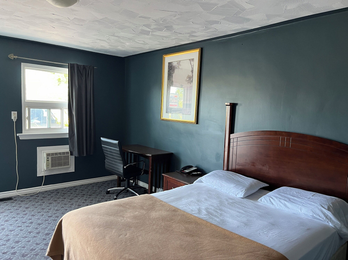 Bedroom 3, East Court Motel, Lambton