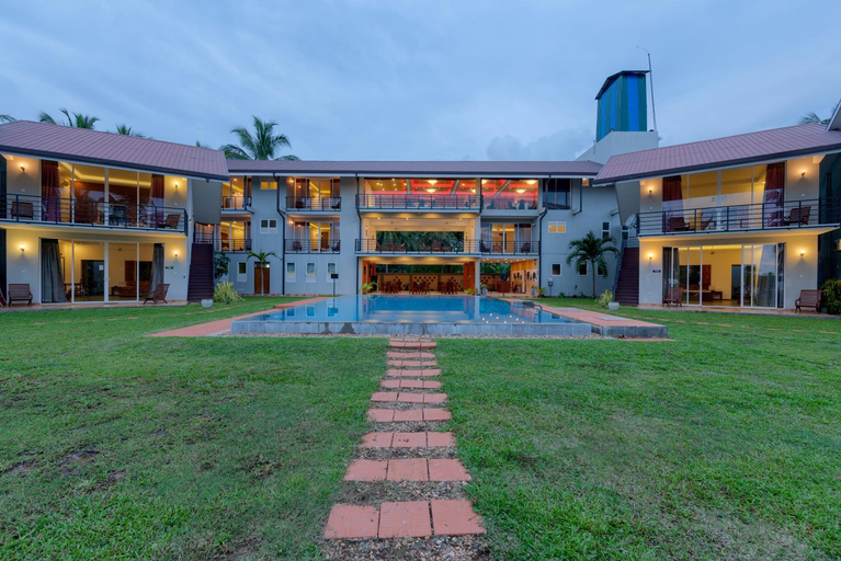 Exterior & Views