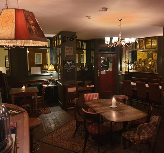 Food & Drinks 5, The Olde Swan Hotel, Surrey
