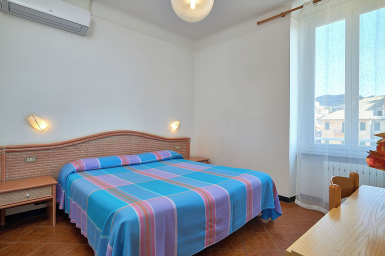 Bedroom 3, Hotel Garibaldi, Savona