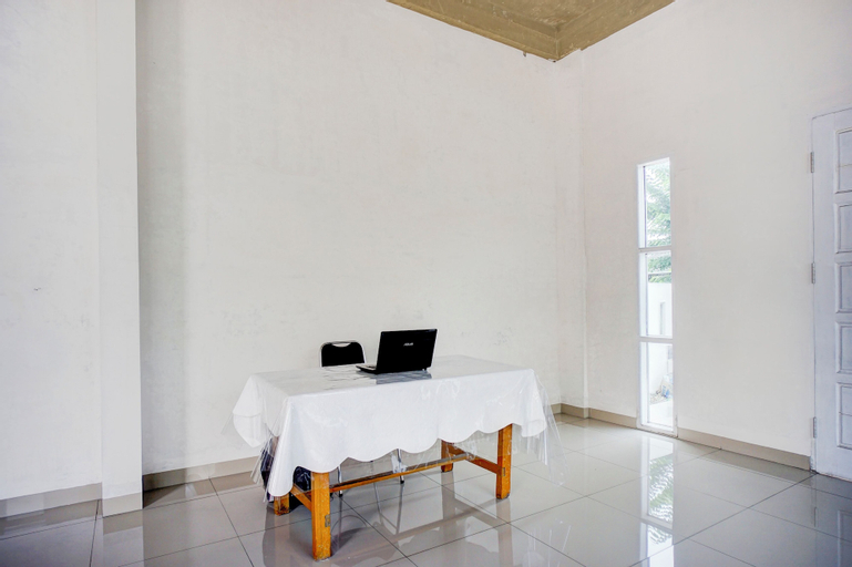Public Area 2, Spot ON 93947 Bahagia Guest House, Medan