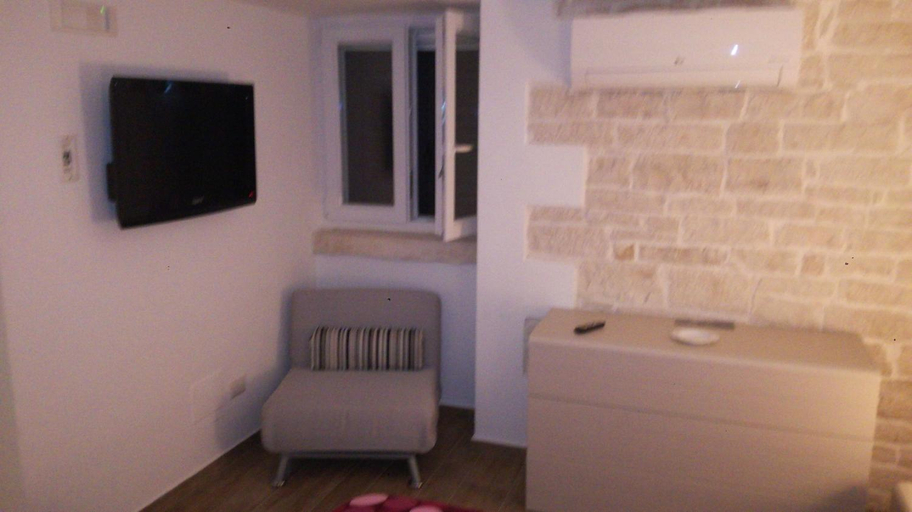 Others 2, B&B il Castello, Bari