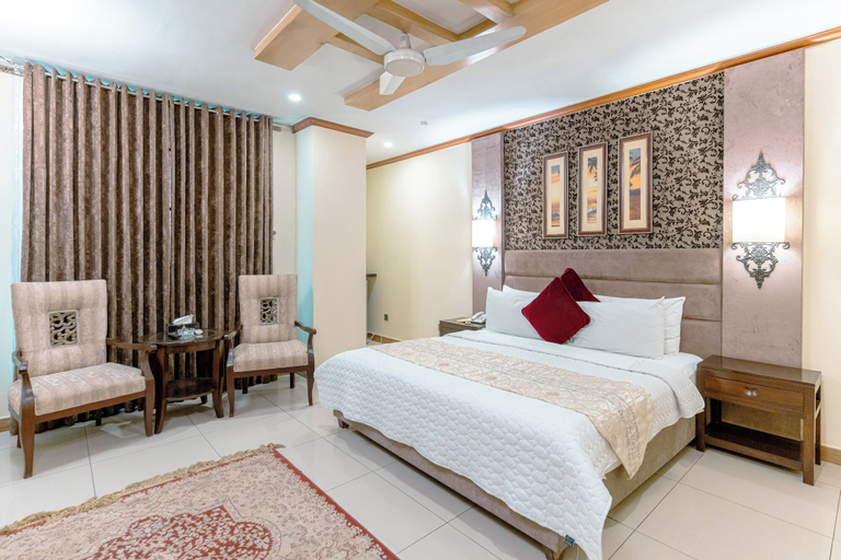 Bedroom 2, Shelton's Rezidor, Peshawar