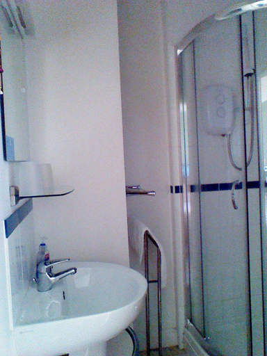Bathroom 3, Mountbatten Hotel, Plymouth