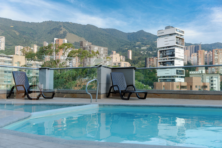 Pool 2, Stylish Apt el poblado by Hoost APT 608, Medellín