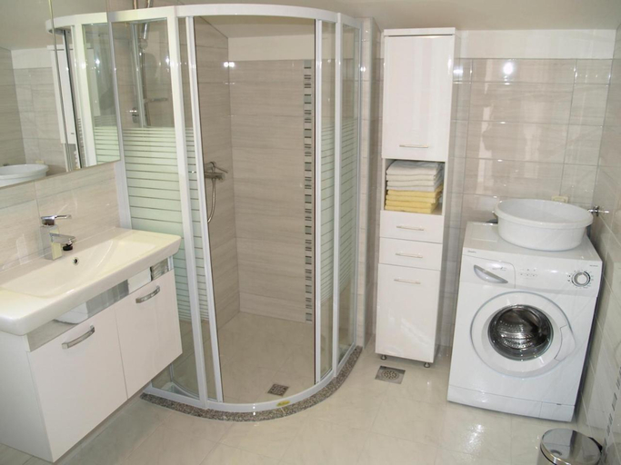 Bathroom 3, Villa Majer, Preko