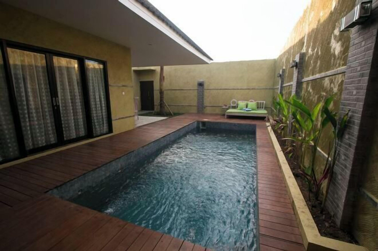 Swimming Pool 11