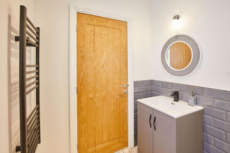 Bathroom 3, Apt 1 - Queens Court, North Yorkshire