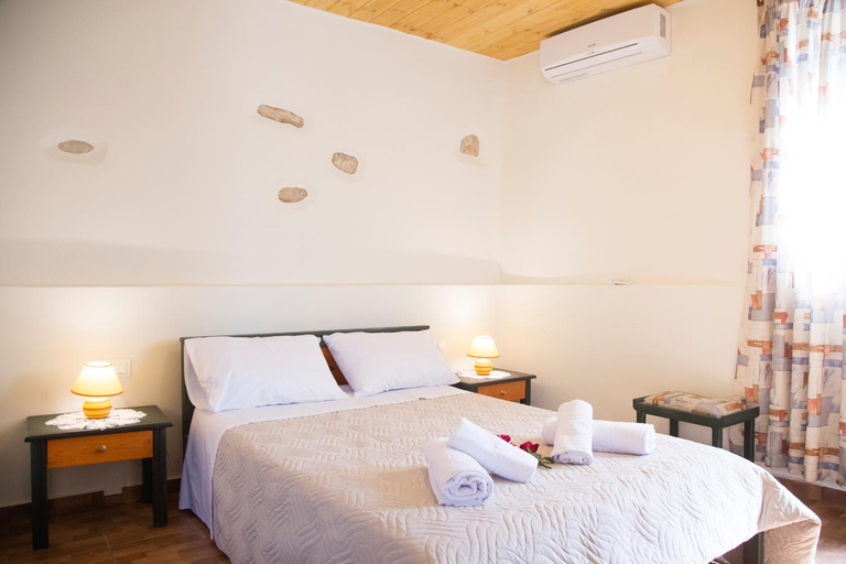 Others 5, Villa Cardia, Crete