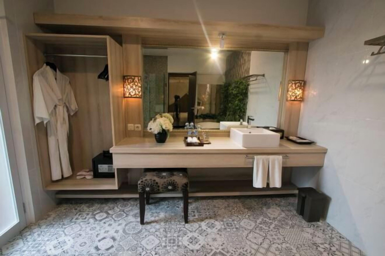 Bathroom 14