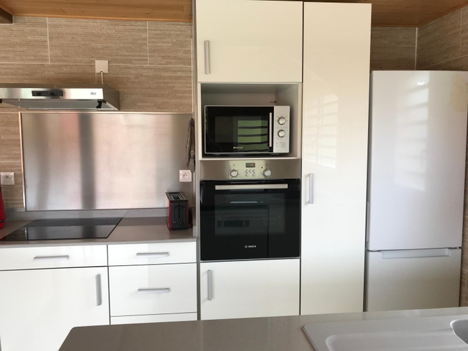 Others 5, Villa neuve de standing en bois avec piscine, Le Moule