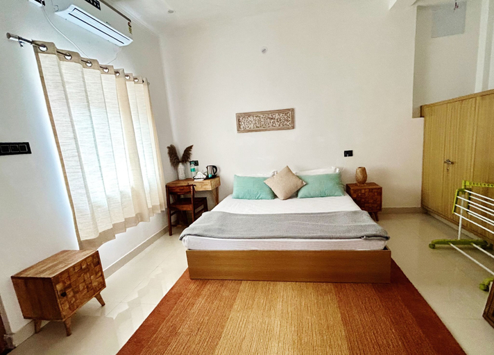 Bedroom 5, Prithvi Hotel, Garhwal
