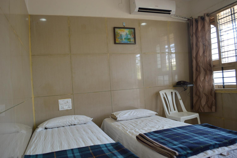 Bedroom, Mourya Deluxe AC Lodge, Chitradurga
