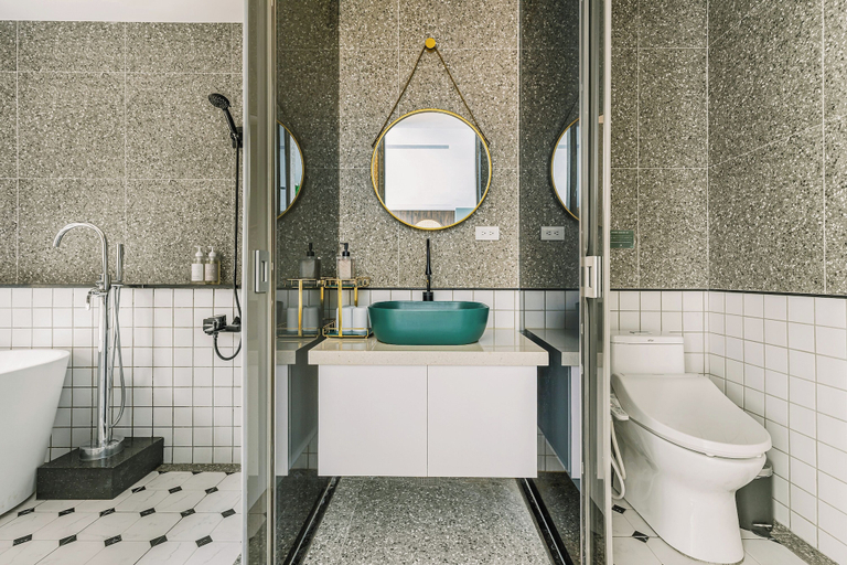 Bathroom 5, Nan Nan, Kaohsiung