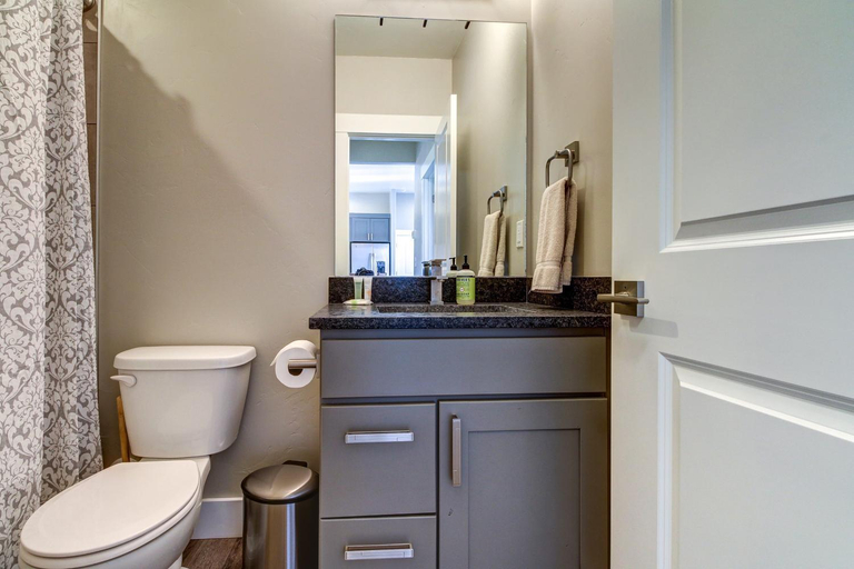Bathroom 3, Rim View 2, San Juan