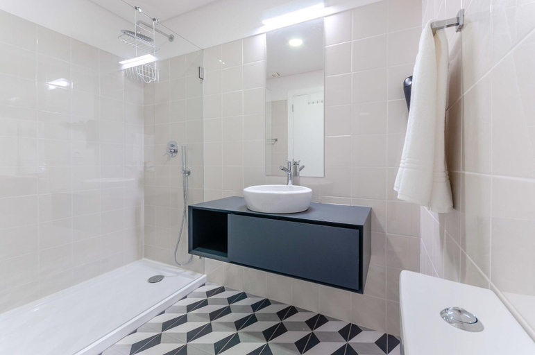 Bathroom 4, NLC Rooms & Suites, Lisbon