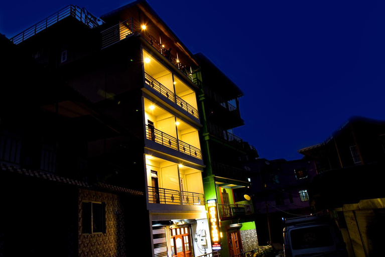Exterior & Views