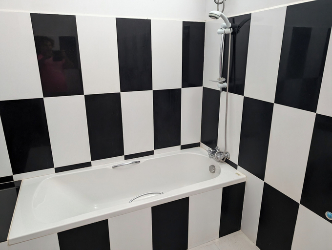 Bathroom 3, Tim & Sophy Angkor Inn, Siem Reap