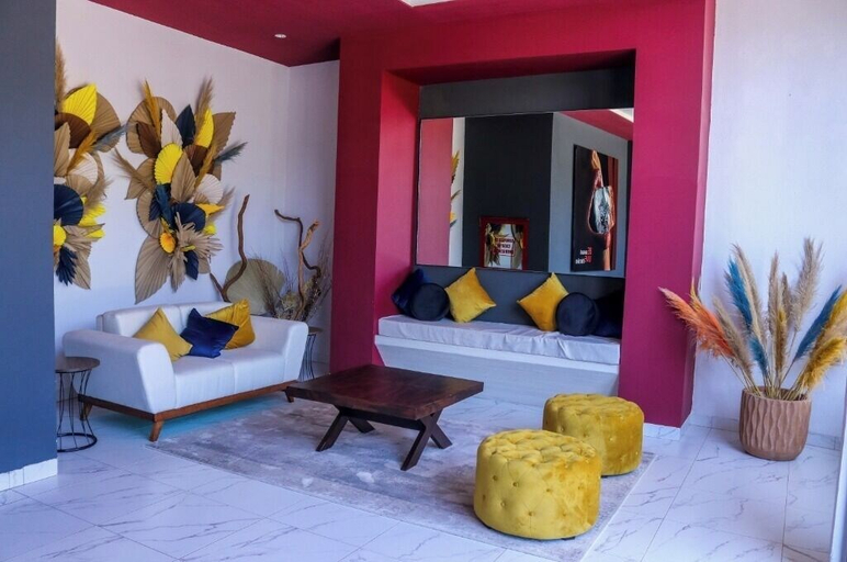 Others 4, K Hotel, León