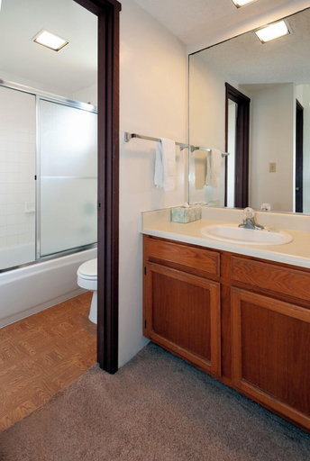 Bathroom, Sealodge F9, Kauai