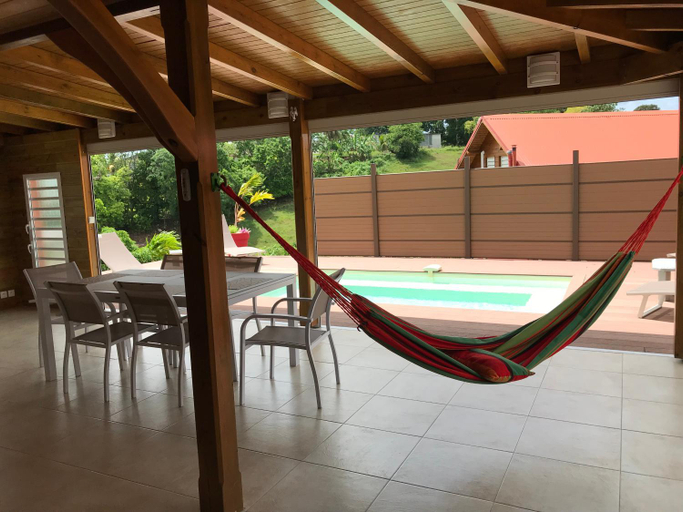 Others 2, Villa neuve de standing en bois avec piscine, Le Moule