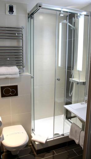 Bathroom 7