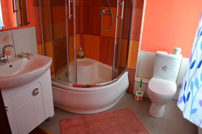 Bathroom 3, Hostel VIP, Vinnyts'kyi