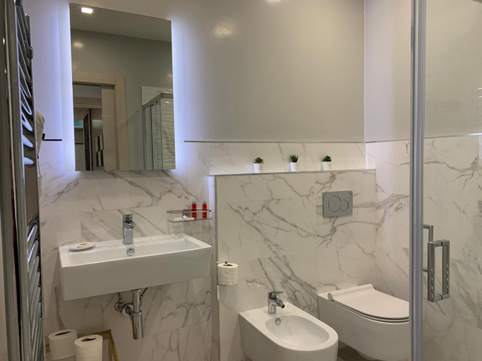 Bathroom 2, Sunset rooms, La Spezia