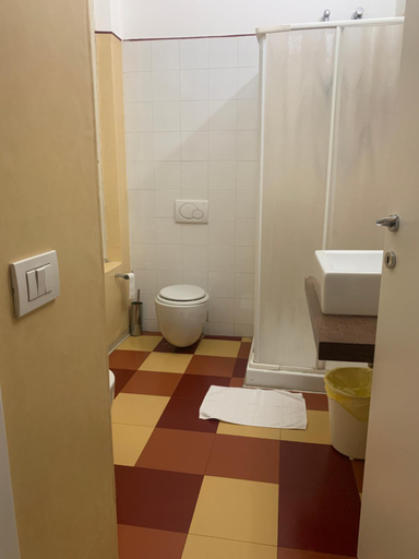 Bathroom 5, Leon doro, Parma