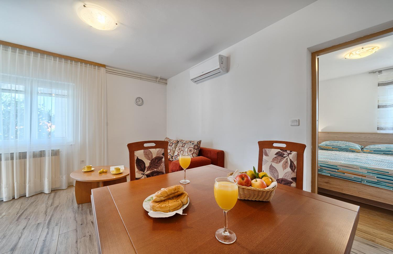 Others 4, Apartmani MARINA, Okrug