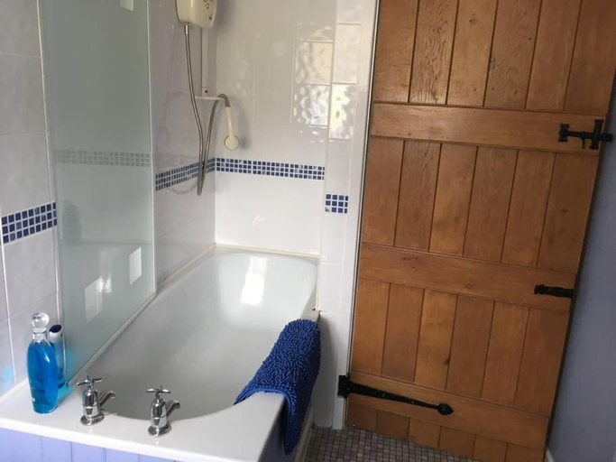 4, Canol y Llan, Powys