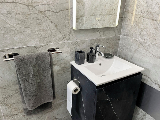 Bathroom 2, Caparica Surf Retreat, Almada