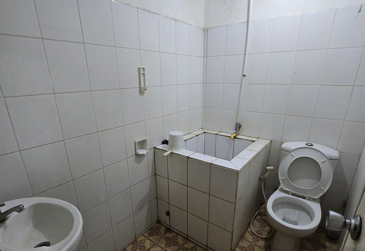 Bathroom 23