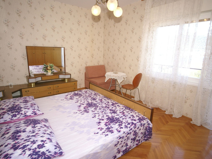 Bedroom 2, Apartment in Vinisce 100m From the Sea, Marina