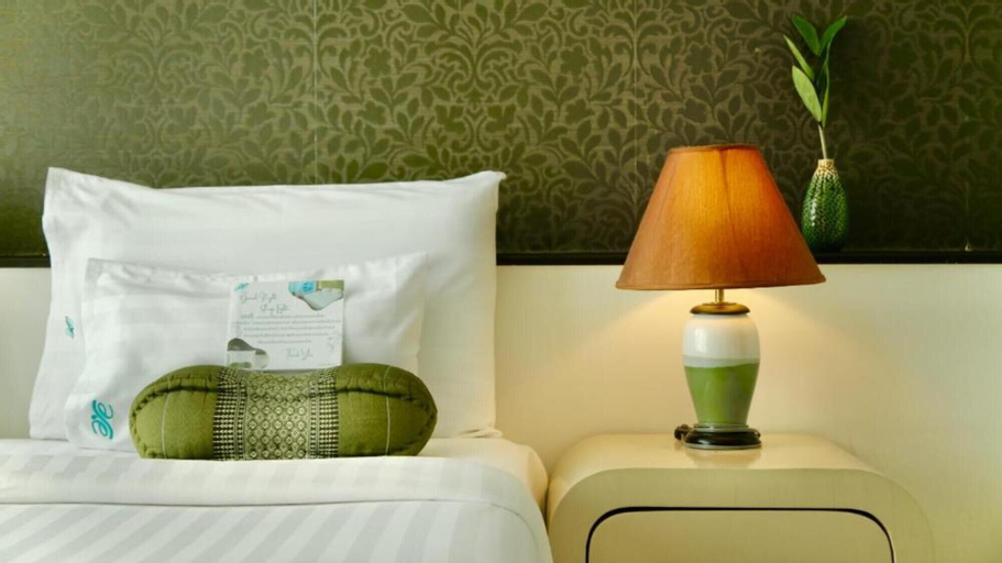 Bedroom 4, A-Te Chumphon Hotel, Muang Chumphon