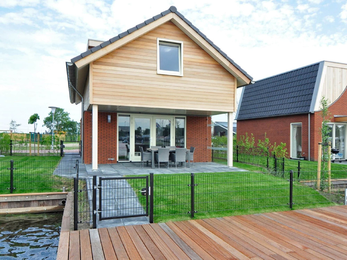 Property amenity, Holiday Home With Private Jetty on Water, Boarnsterhim