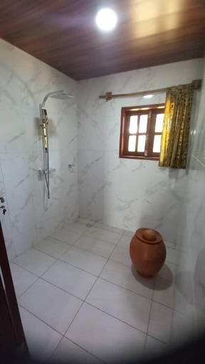 Bathroom 4, The Alkebulan Heritage Centre, Dangbe West