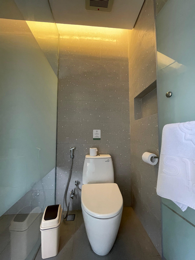 Bathroom 18