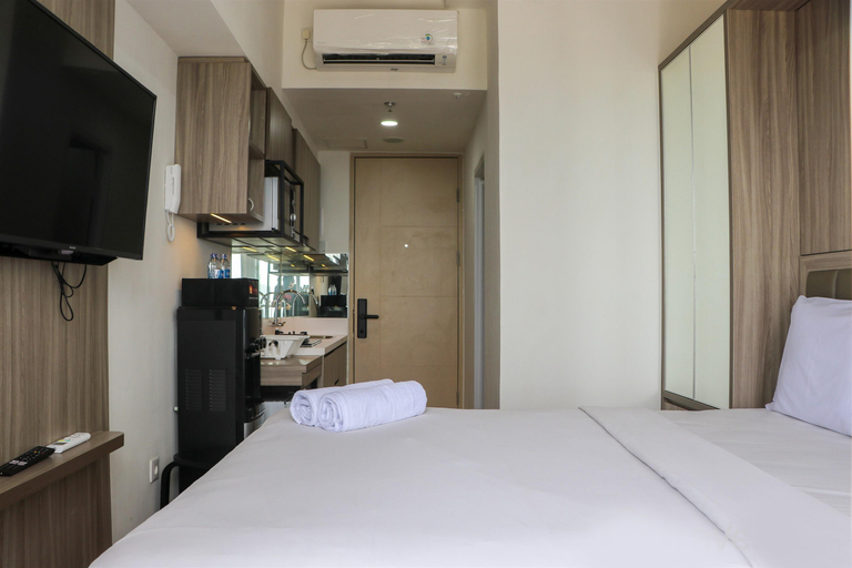Others 2, Homey Designed and Tidy Studio Tokyo Riverside PIK 2 Apartment By Travelio, Tangerang