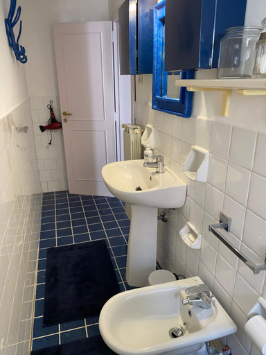 Bathroom 2, casa Imbriani, Lecce