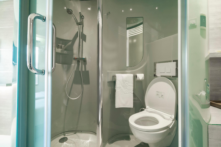 Bathroom 13