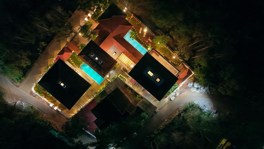 ELIVAAS 4 BHK with Pvt Pool & Media Room - Amahoro, North Goa