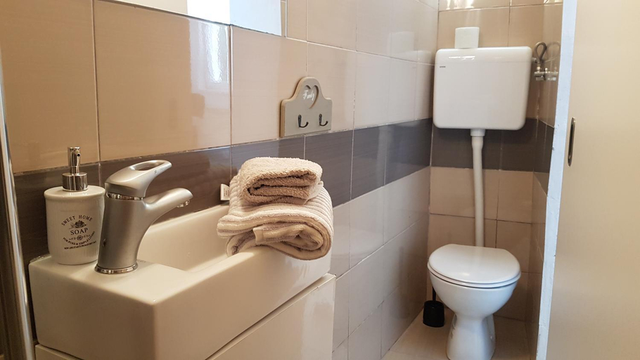 Bathroom 2, Apartments Dora, Crikvenica