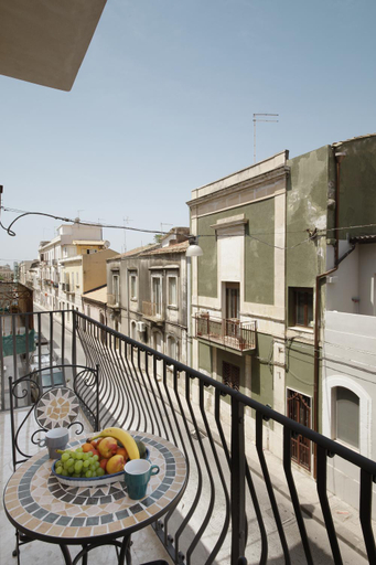 Others 4, Le Bain Suite - accanto al Mare vicinissima a Ortigia e al Teatro, Syracuse