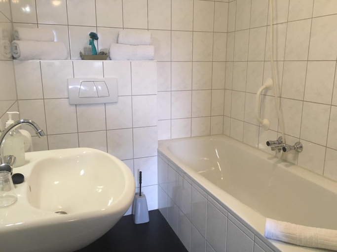 Bathroom, Hotel Eetcafe 't Duke Luk, Dantumadeel