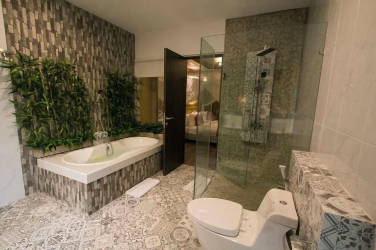 Bathroom 10
