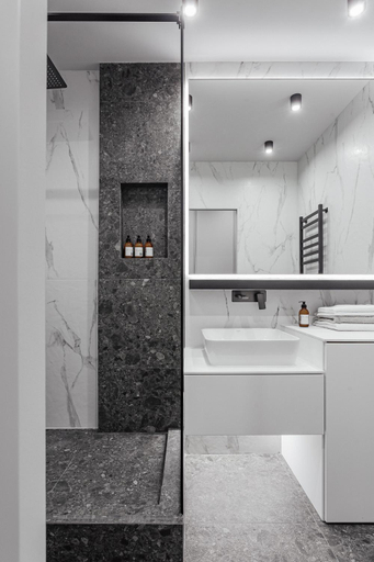 Bathroom 2, Sea & Sky apartments, Odes'ka