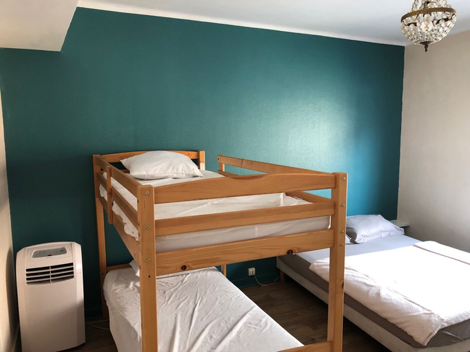 Bedroom 2, Hotel De La Gare Perigueux, Dordogne