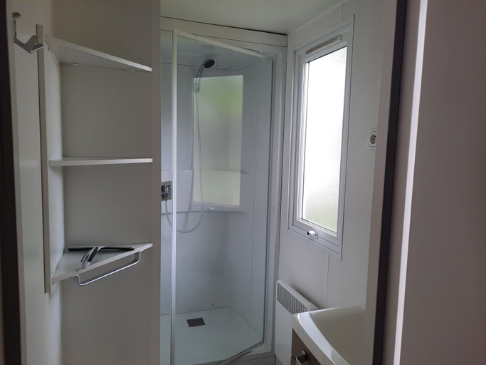 Bathroom 3, Camping de Châlons-en-Champagne, Marne